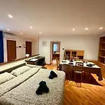 Attic Corti With Private Parking טריאסטה
