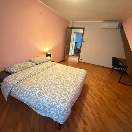 Attic Corti With Private Parking Trieste